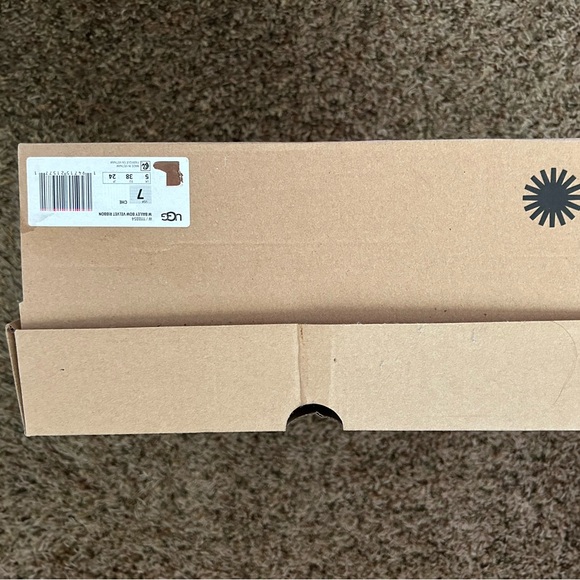 Bailey Bow Velvet Ribbon UGGs  - women’s US Size 7 - Picture 6 of 7